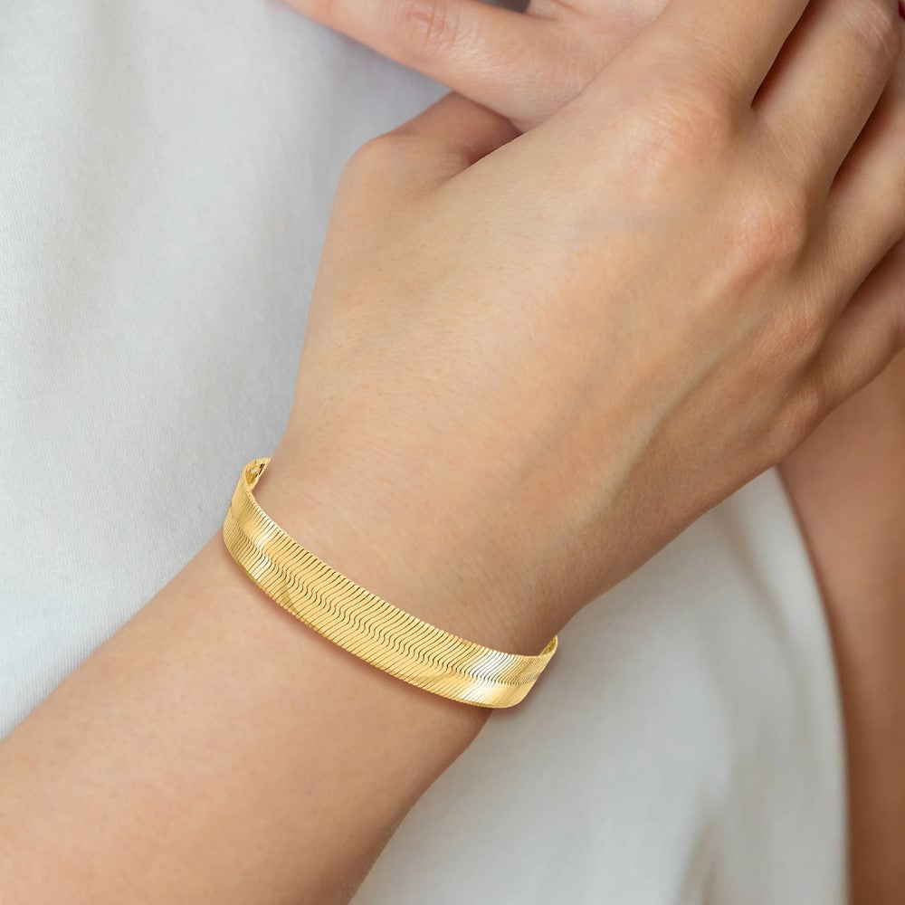 7 Inch 10K Yellow Gold 10K 10mm Silky Herringbone Chain Bracelet