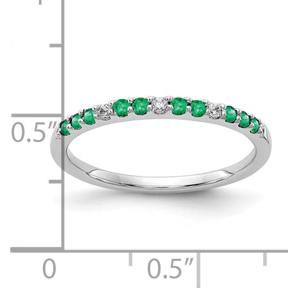 10K White Gold Diamond And Emerald Band