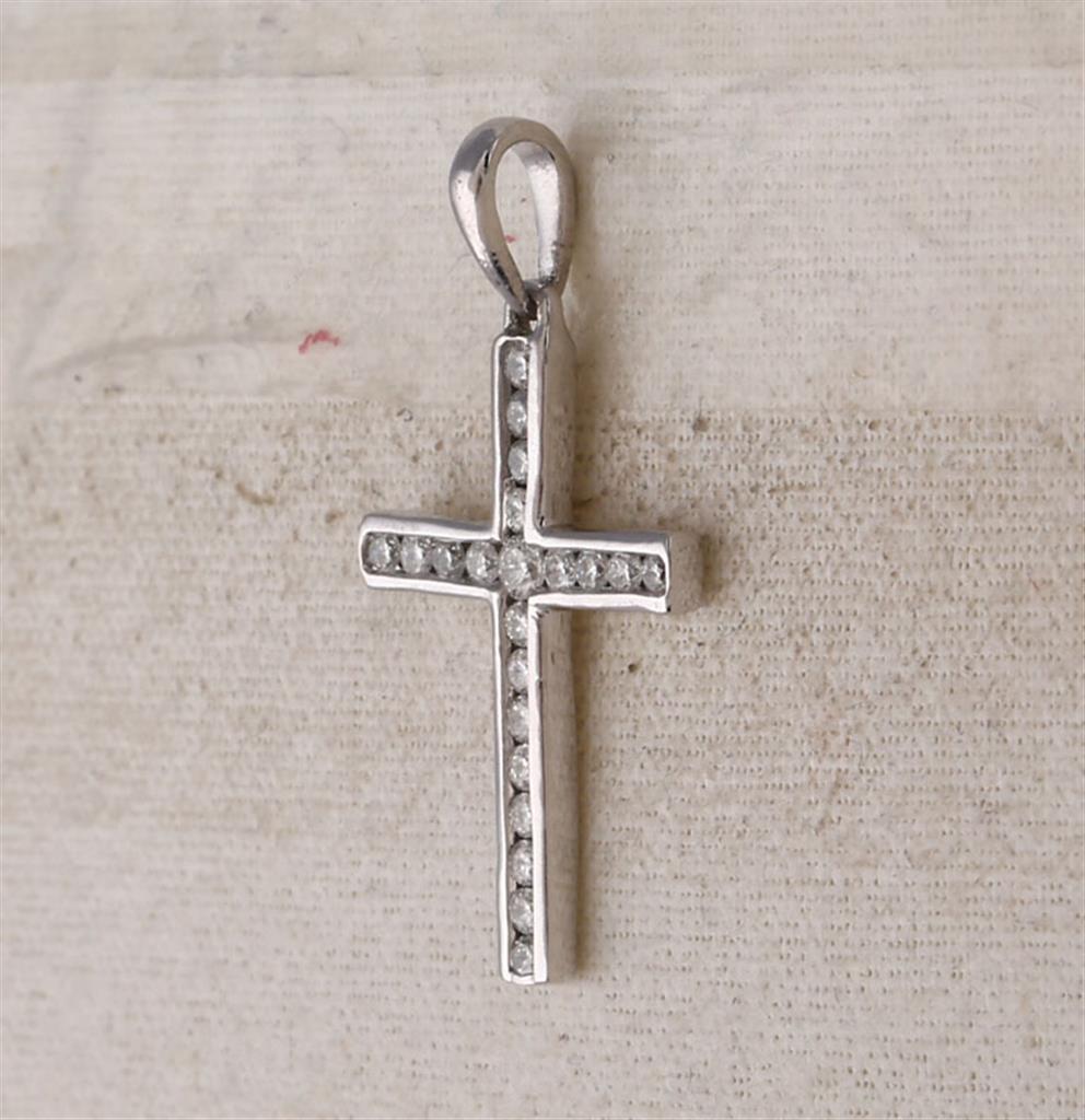 14k White Gold Round Diamond Cross Pendant 1/5 Cttw