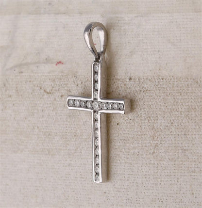 14k White Gold Round Diamond Cross Pendant 1/5 Cttw